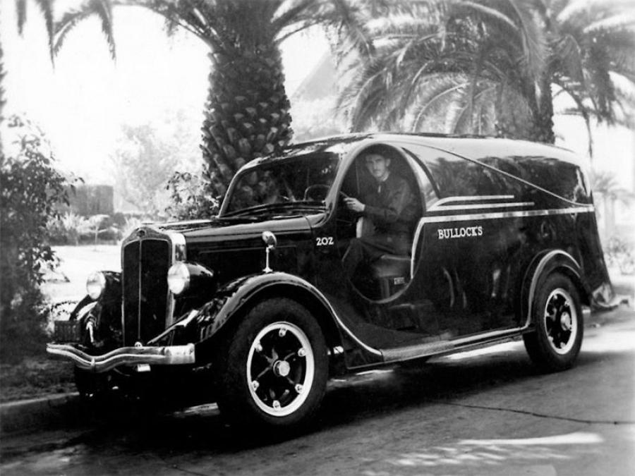 White Delivery Truck by Advance Auto Body '1935